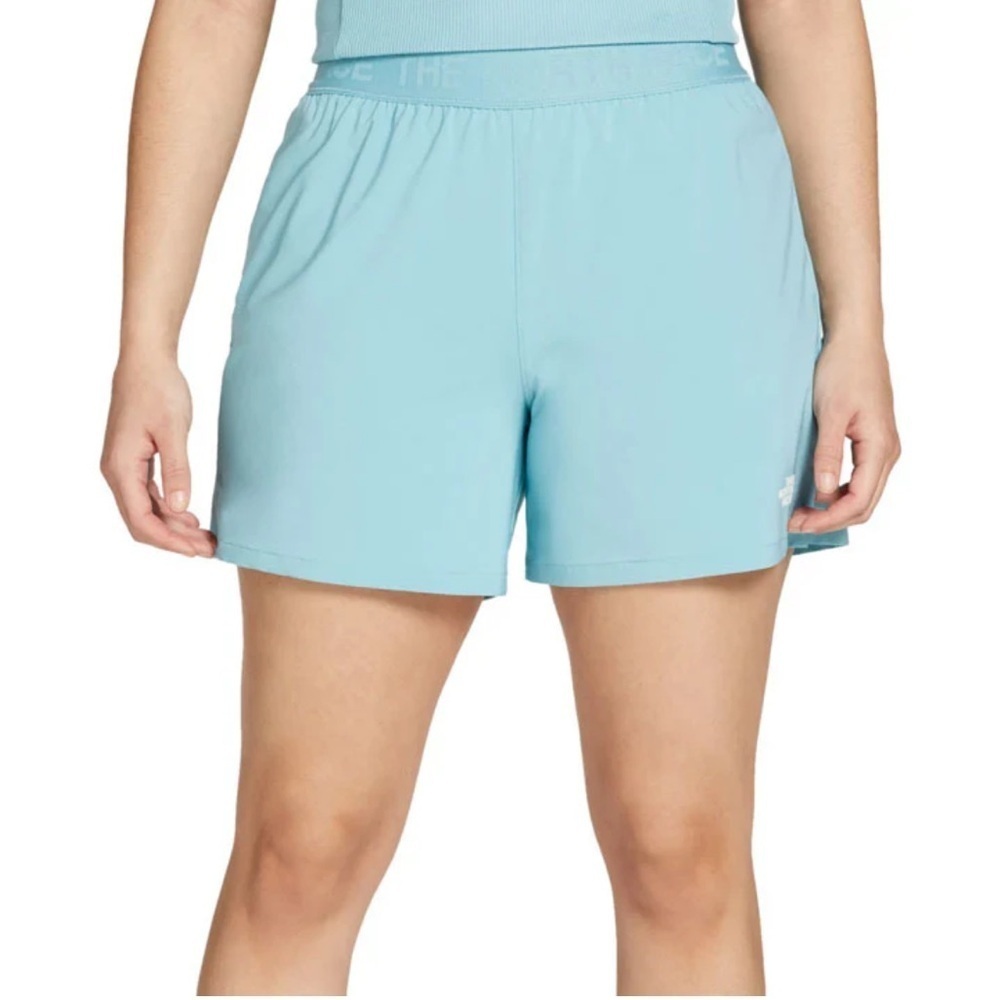 THE NORTH FACE- NWT W Wonder Short in Reef Waters Size M Regular